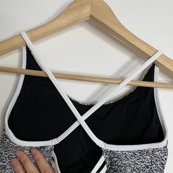 P’tula Pixel Strappy Sports Bra Womens Size Medium - Picture 8 of 13